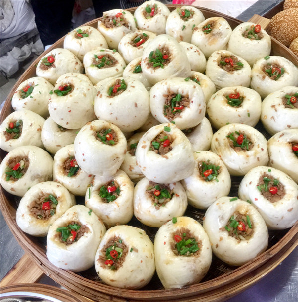 葱花馒头,作为龙游最具代表性的乡土小吃,承载着多少龙游人的乡思乡愁