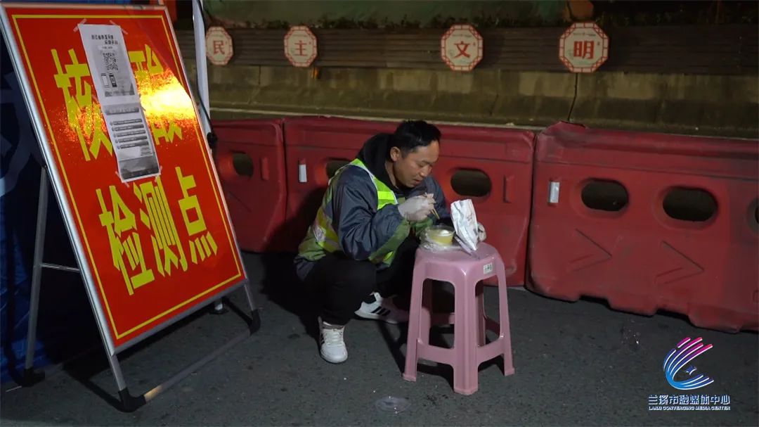 截至15日16时三地累计报告确诊病例292例无症状感染者1例兰溪抗疫一线