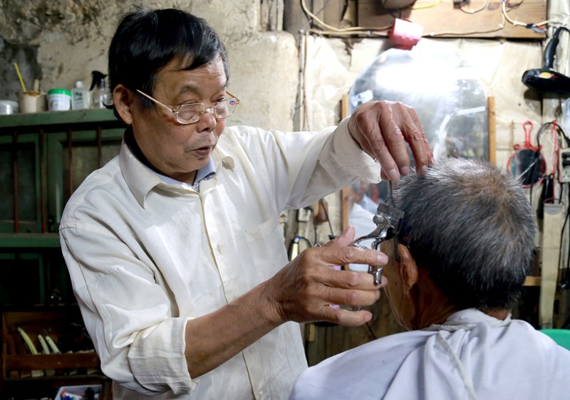 古街的老剃头铺