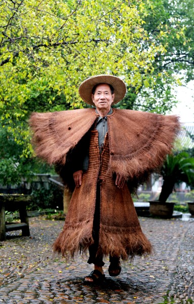 风雨中的温暖记忆蓑衣