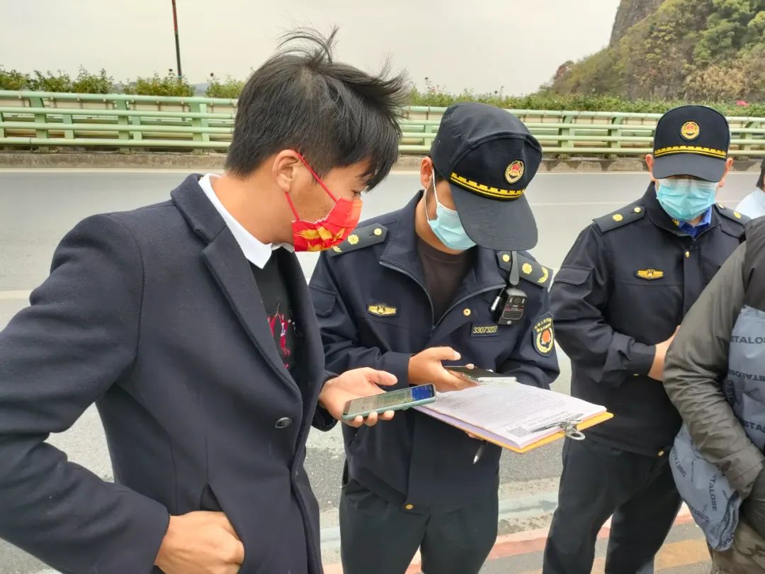 大桥上钓鱼执法部门出手了